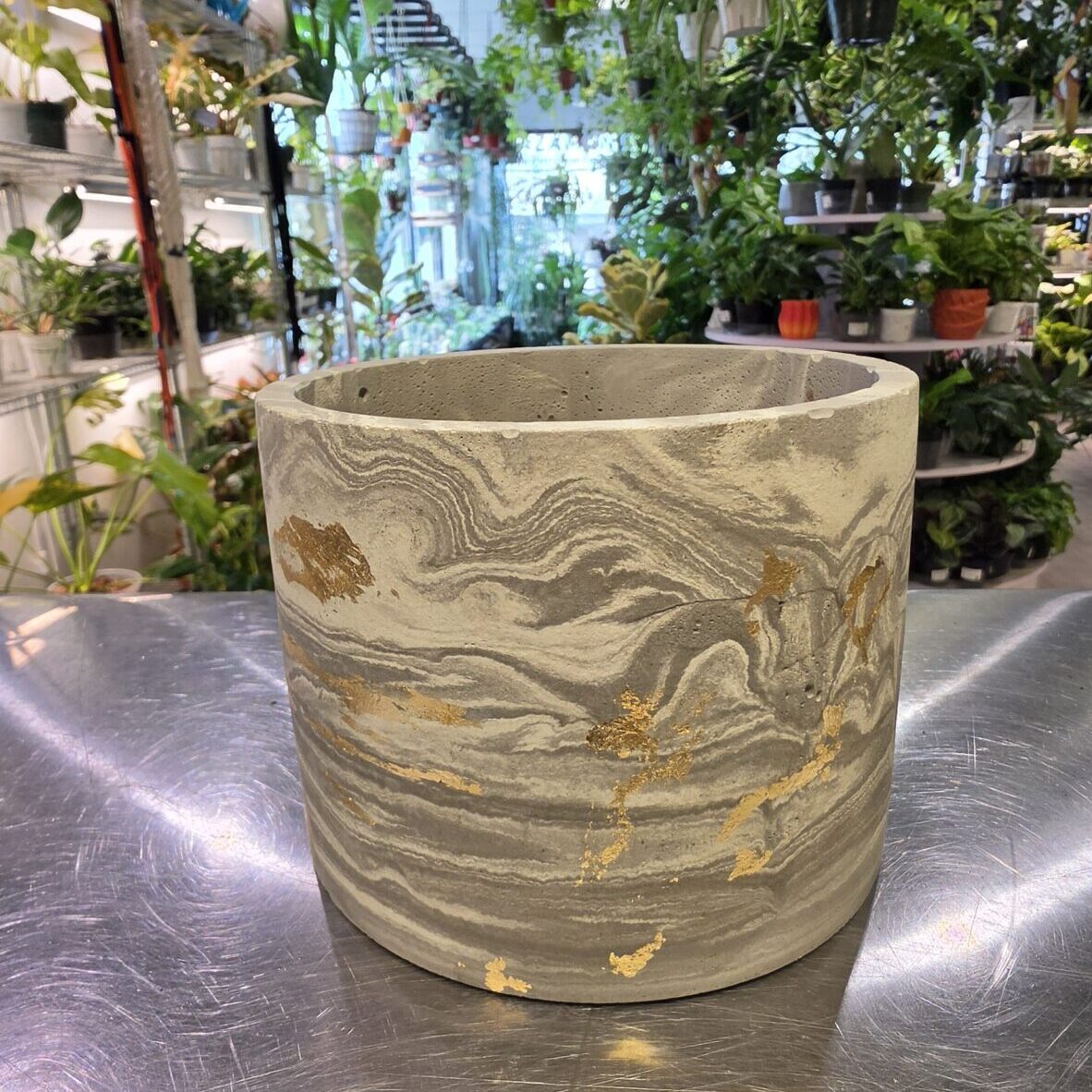 Circle pot (taupe marbling with gold foils)
