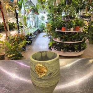 circle pot with citrine (green & charcoal marbling)